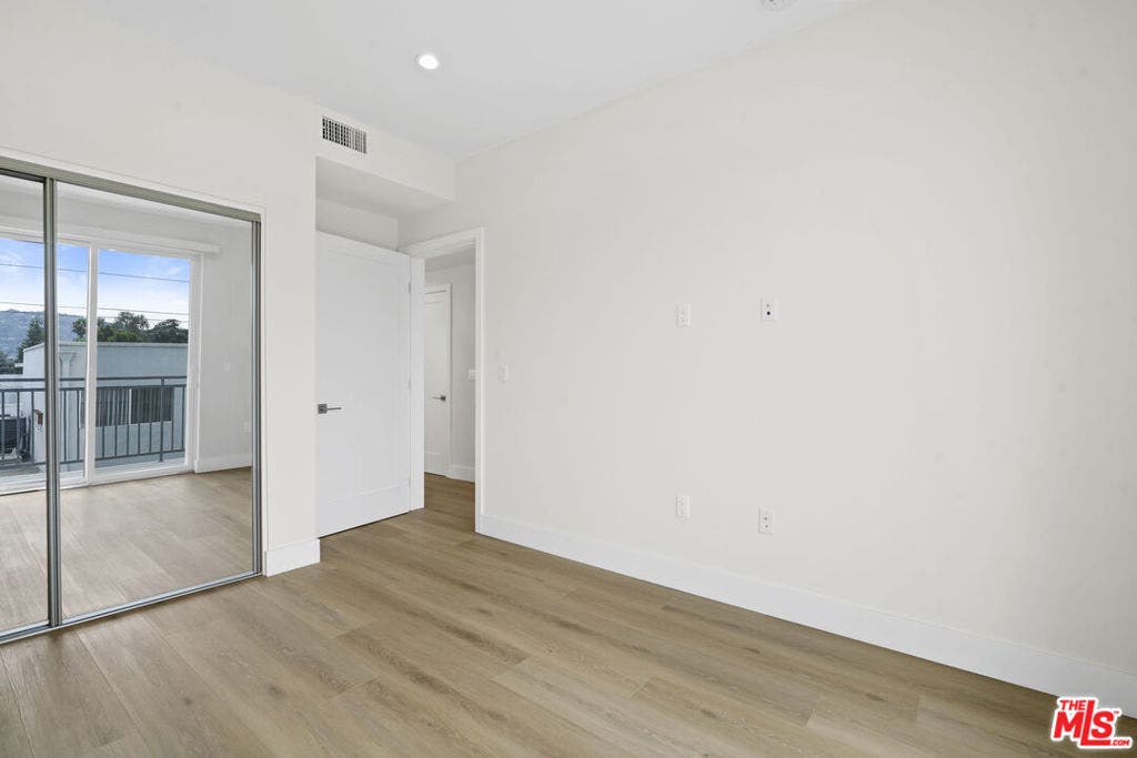 11042 La Maida Street, #203, North Hollywood, CA 91601
