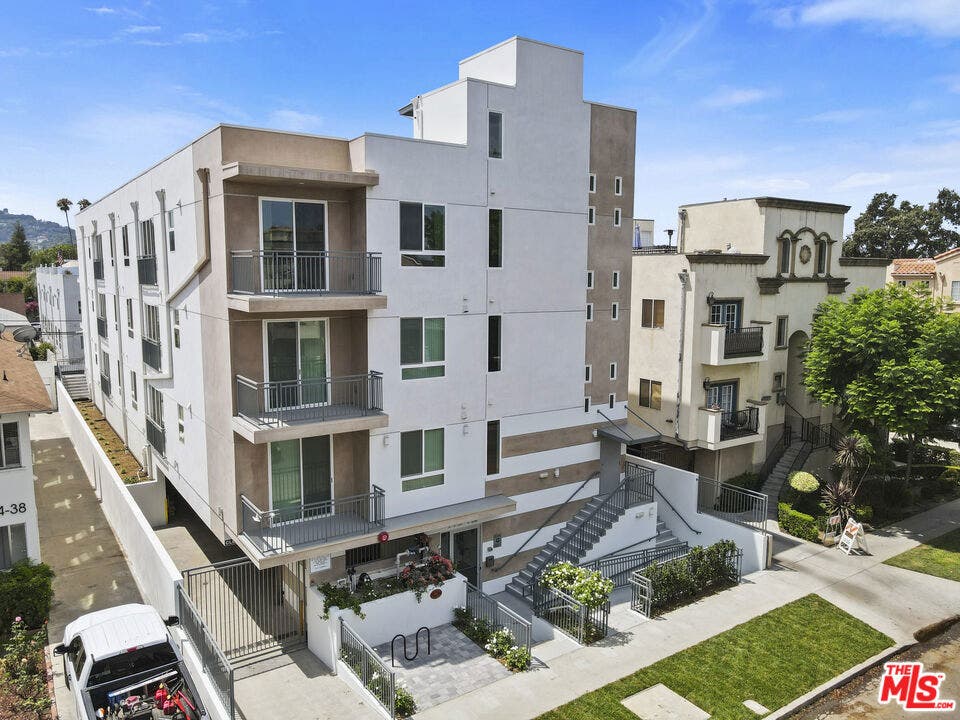 11042 La Maida Street, #203, North Hollywood, CA 91601