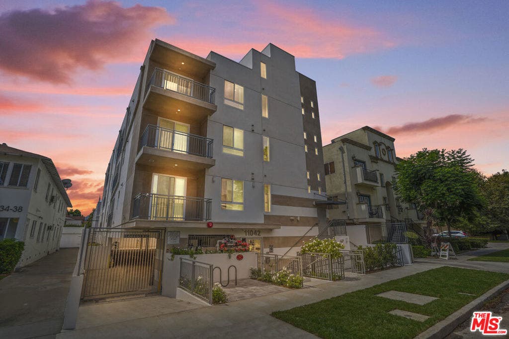 11042 La Maida Street, #203, North Hollywood, CA 91601