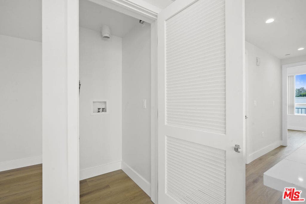 11042 La Maida Street, #203, North Hollywood, CA 91601