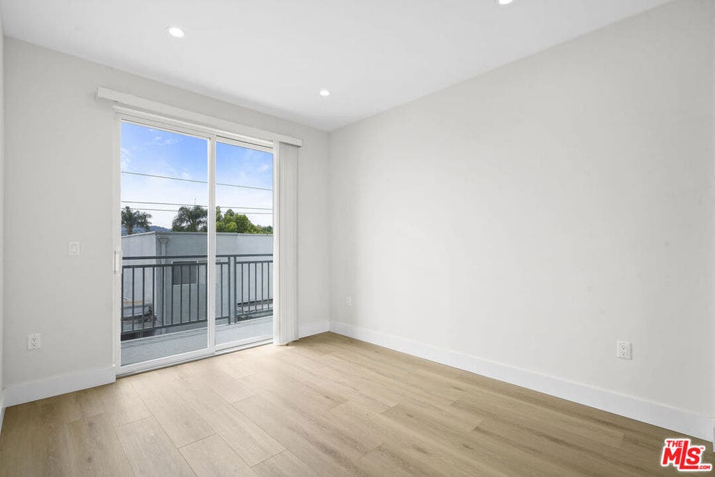 11042 La Maida Street, #203, North Hollywood, CA 91601