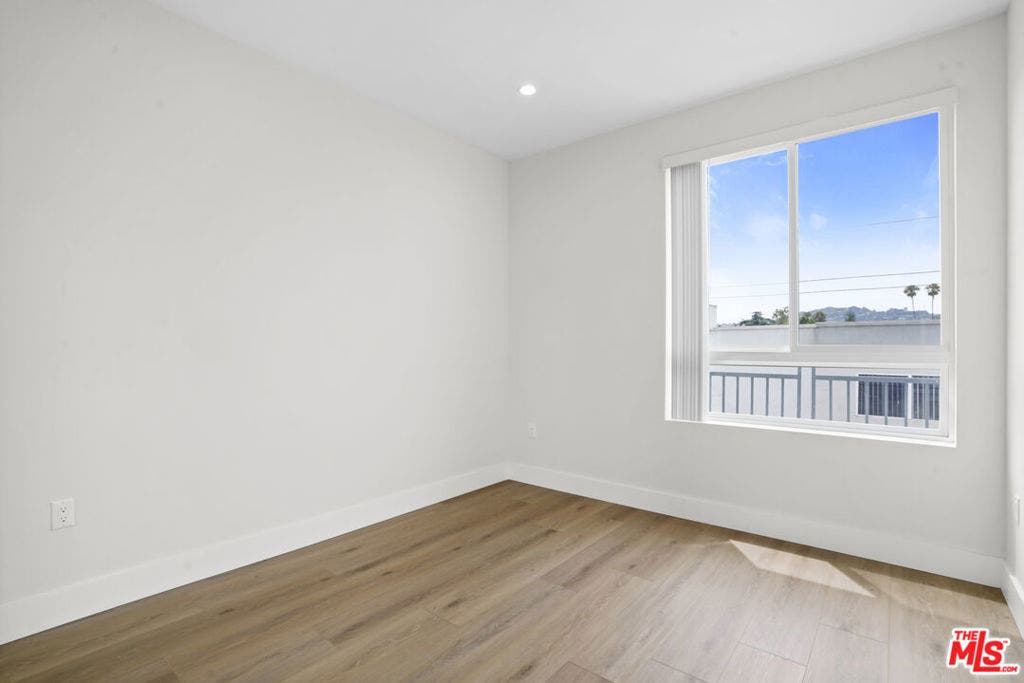 11042 La Maida Street, #203, North Hollywood, CA 91601
