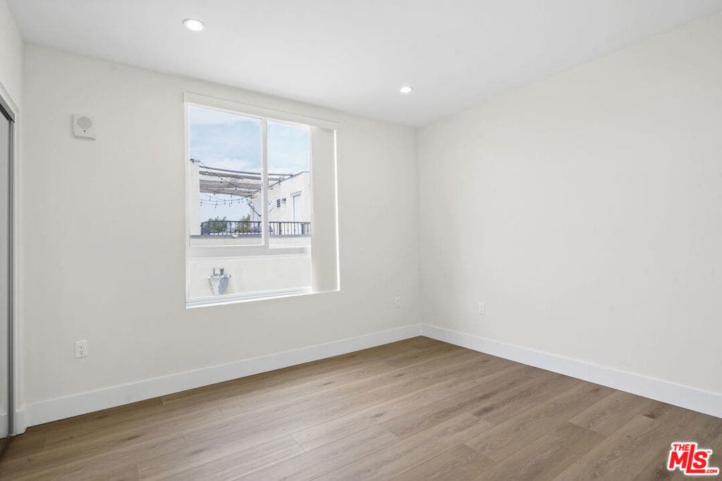 11042 La Maida Street, #203, North Hollywood, CA 91601