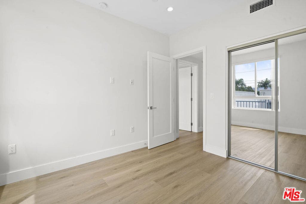 11042 La Maida Street, #203, North Hollywood, CA 91601