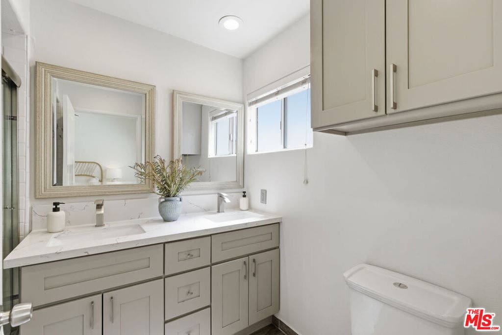 11110 Camarillo Street, #122, North Hollywood, CA 91602