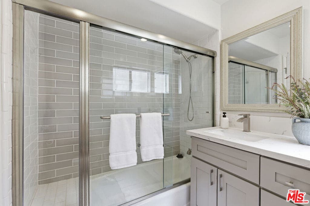 11110 Camarillo Street, #122, North Hollywood, CA 91602
