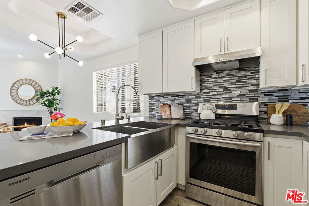 11110 Camarillo Street, #122, North Hollywood, CA 91602