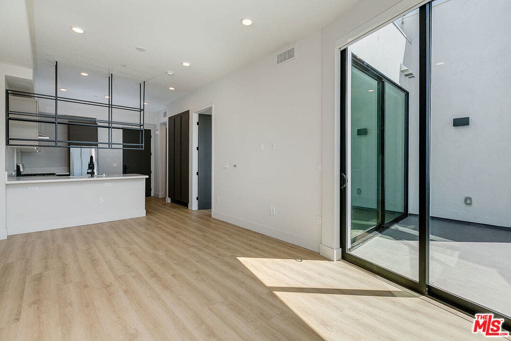 3833 Dunn, #503, Culver City, CA 90232 3833 Dunn, #503, Culver City, CA 90232