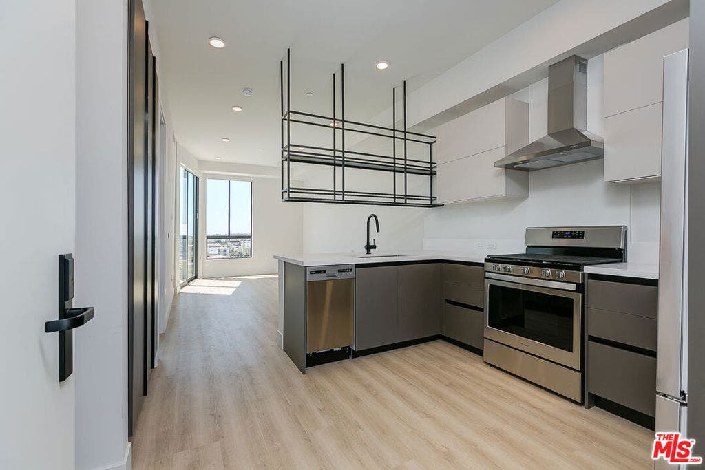 3833 Dunn, #503, Culver City, CA 90232 3833 Dunn, #503, Culver City, CA 90232