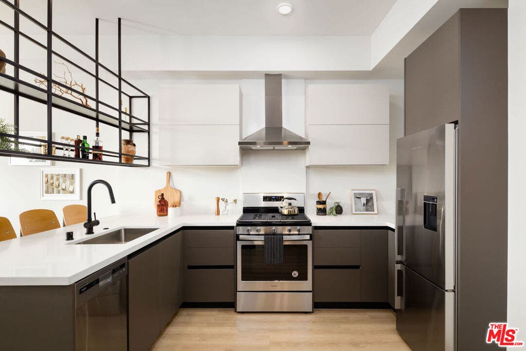 3833 Dunn, #503, Culver City, CA 90232 3833 Dunn, #503, Culver City, CA 90232