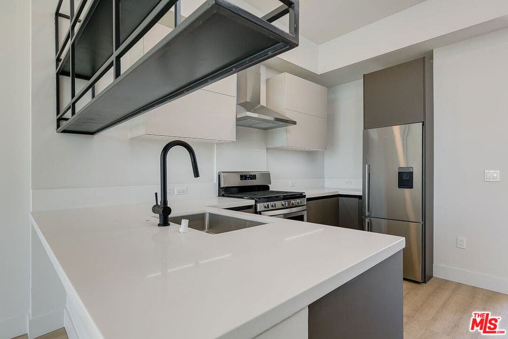 3833 Dunn, #503, Culver City, CA 90232 3833 Dunn, #503, Culver City, CA 90232