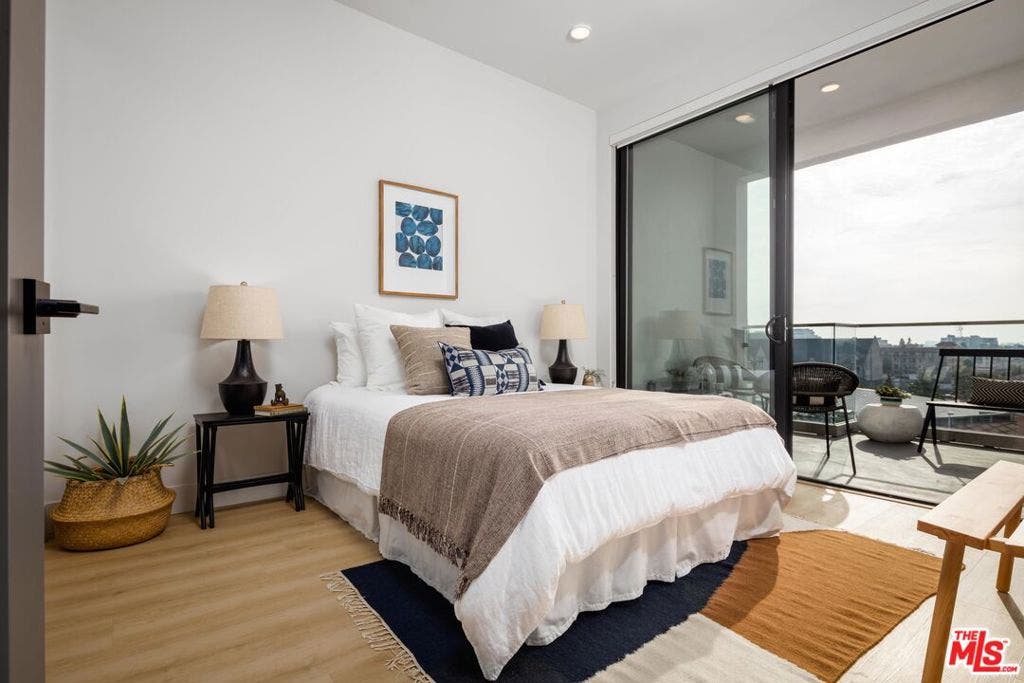 3833 Dunn, #503, Culver City, CA 90232 3833 Dunn, #503, Culver City, CA 90232