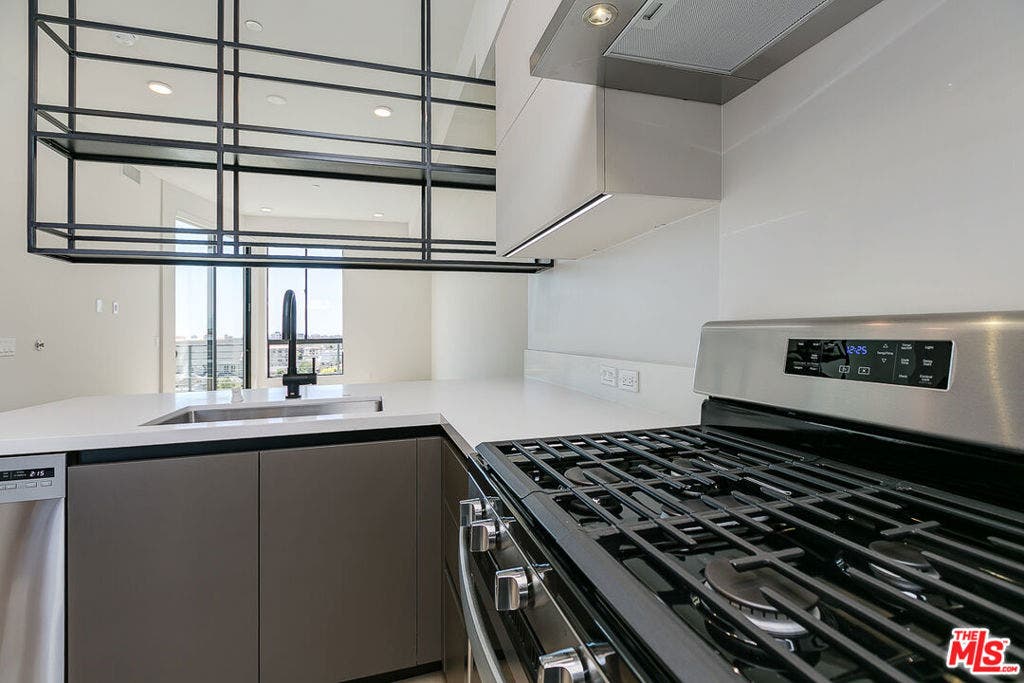 3833 Dunn, #503, Culver City, CA 90232 3833 Dunn, #503, Culver City, CA 90232