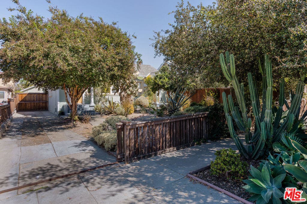 2733 W Avenue 30, Los Angeles, CA 90065 2733 W Avenue 30, Los Angeles, CA 90065