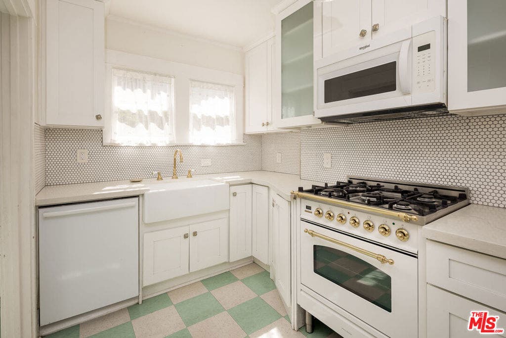 2733 W Avenue 30, Los Angeles, CA 90065 2733 W Avenue 30, Los Angeles, CA 90065