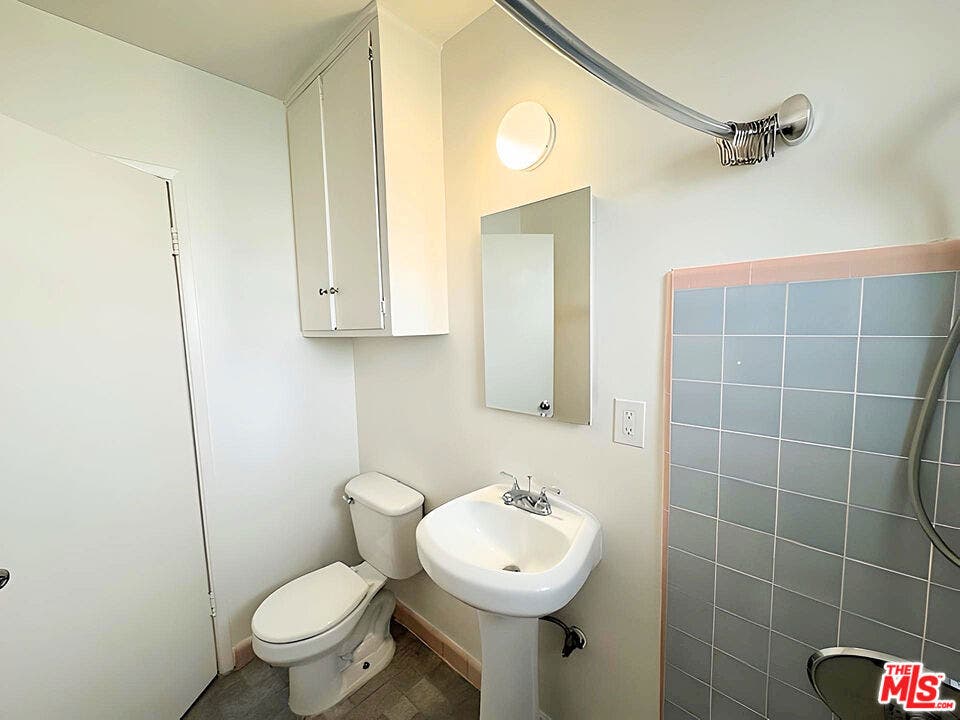 4919 Beverly Boulevard, #1, Los Angeles, CA 90004 4919 Beverly Boulevard, #1, Los Angeles, CA 90004