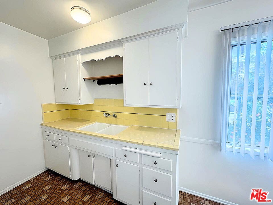 4919 Beverly Boulevard, #1, Los Angeles, CA 90004 4919 Beverly Boulevard, #1, Los Angeles, CA 90004