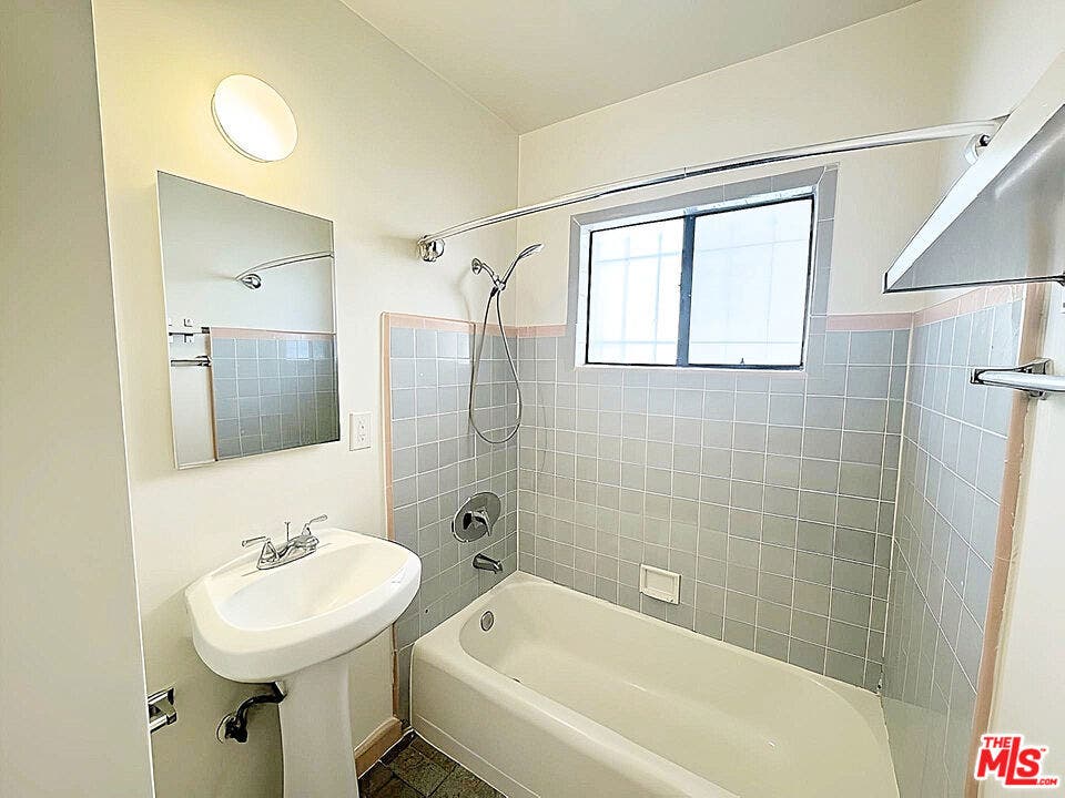 4919 Beverly Boulevard, #1, Los Angeles, CA 90004 4919 Beverly Boulevard, #1, Los Angeles, CA 90004