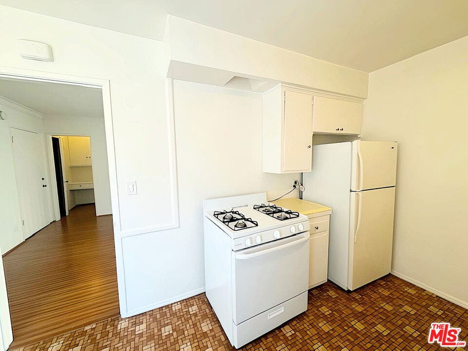 4919 Beverly Boulevard, #1, Los Angeles, CA 90004 4919 Beverly Boulevard, #1, Los Angeles, CA 90004