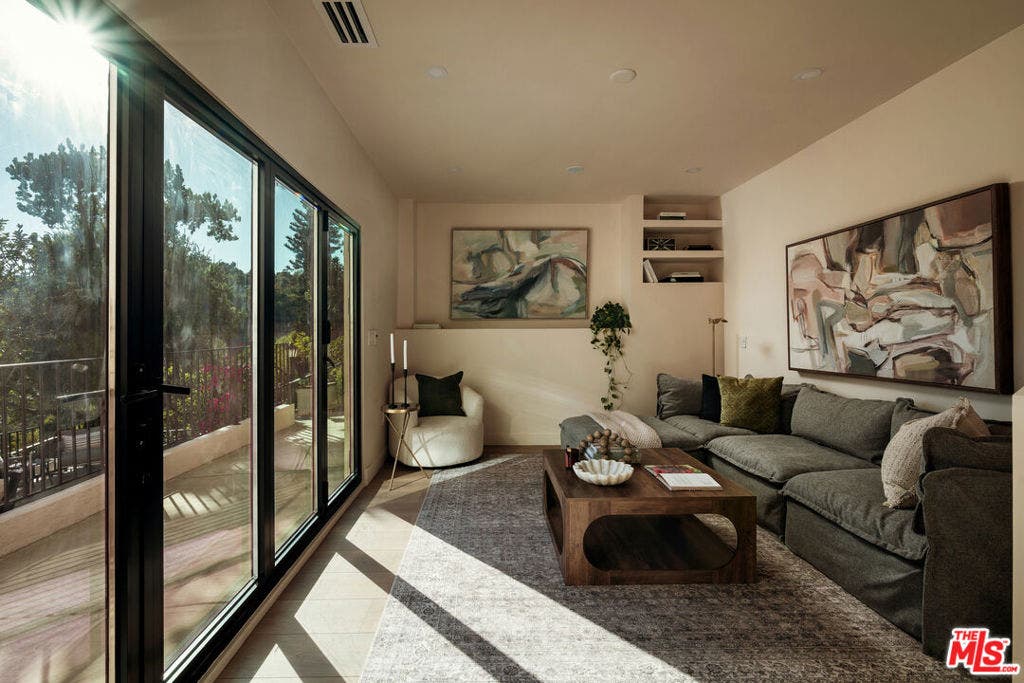 579 Crane Boulevard, Los Angeles, CA 90065 579 Crane Boulevard, Los Angeles, CA 90065