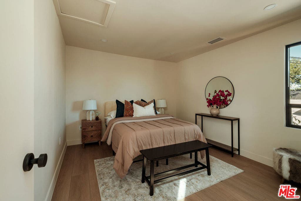 579 Crane Boulevard, Los Angeles, CA 90065 579 Crane Boulevard, Los Angeles, CA 90065