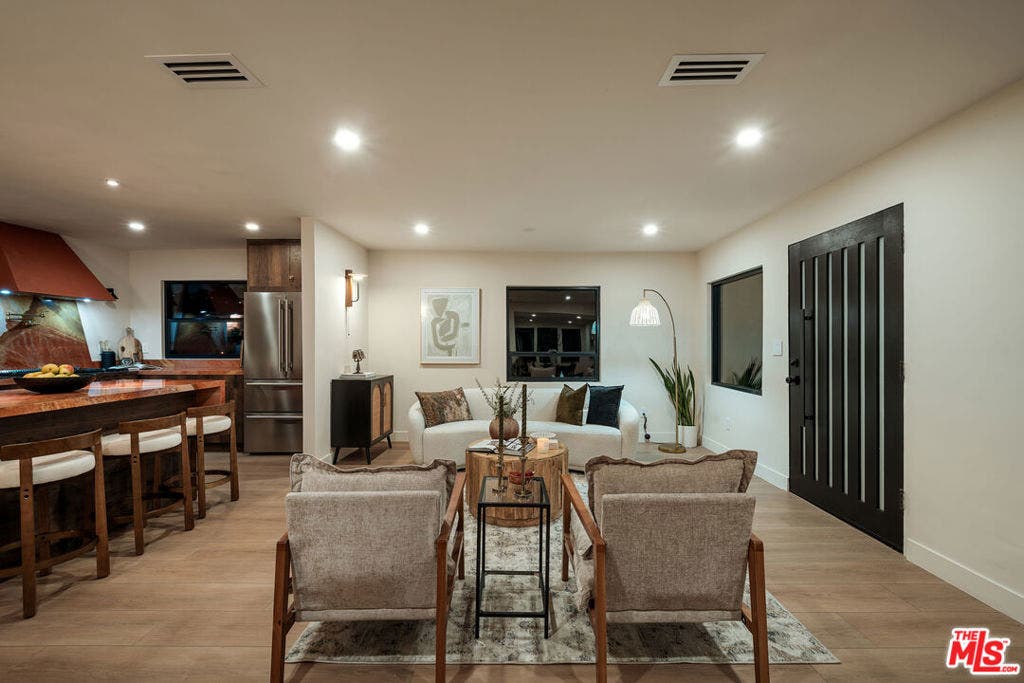 579 Crane Boulevard, Los Angeles, CA 90065 579 Crane Boulevard, Los Angeles, CA 90065