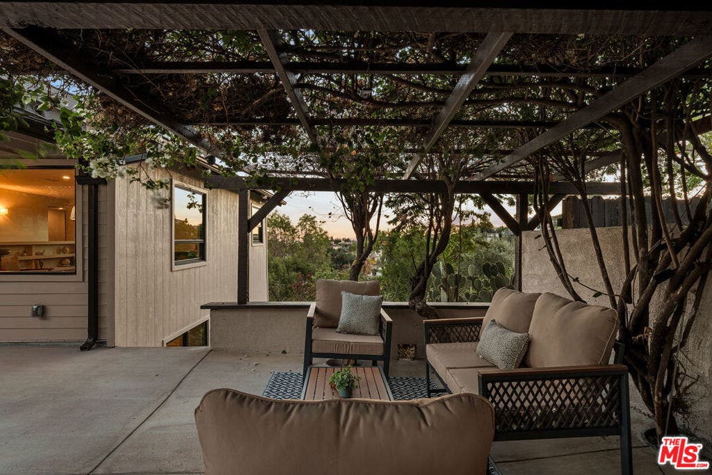 579 Crane Boulevard, Los Angeles, CA 90065 579 Crane Boulevard, Los Angeles, CA 90065