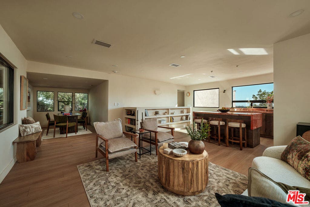 579 Crane Boulevard, Los Angeles, CA 90065 579 Crane Boulevard, Los Angeles, CA 90065