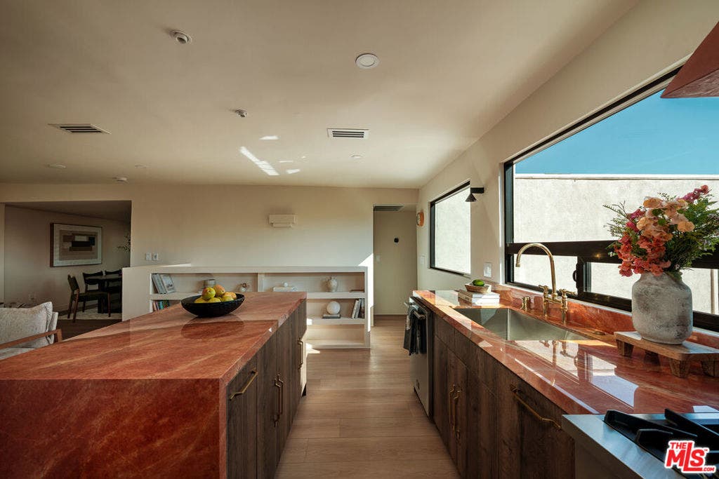 579 Crane Boulevard, Los Angeles, CA 90065 579 Crane Boulevard, Los Angeles, CA 90065