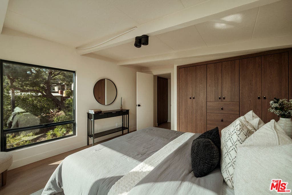 579 Crane Boulevard, Los Angeles, CA 90065 579 Crane Boulevard, Los Angeles, CA 90065