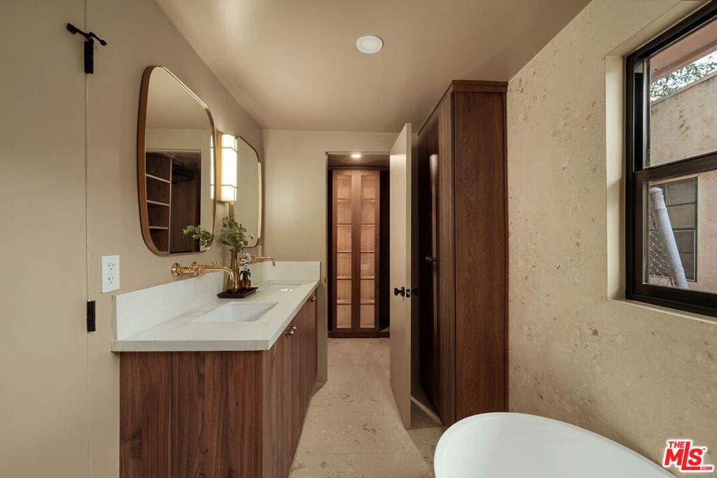 579 Crane Boulevard, Los Angeles, CA 90065 579 Crane Boulevard, Los Angeles, CA 90065