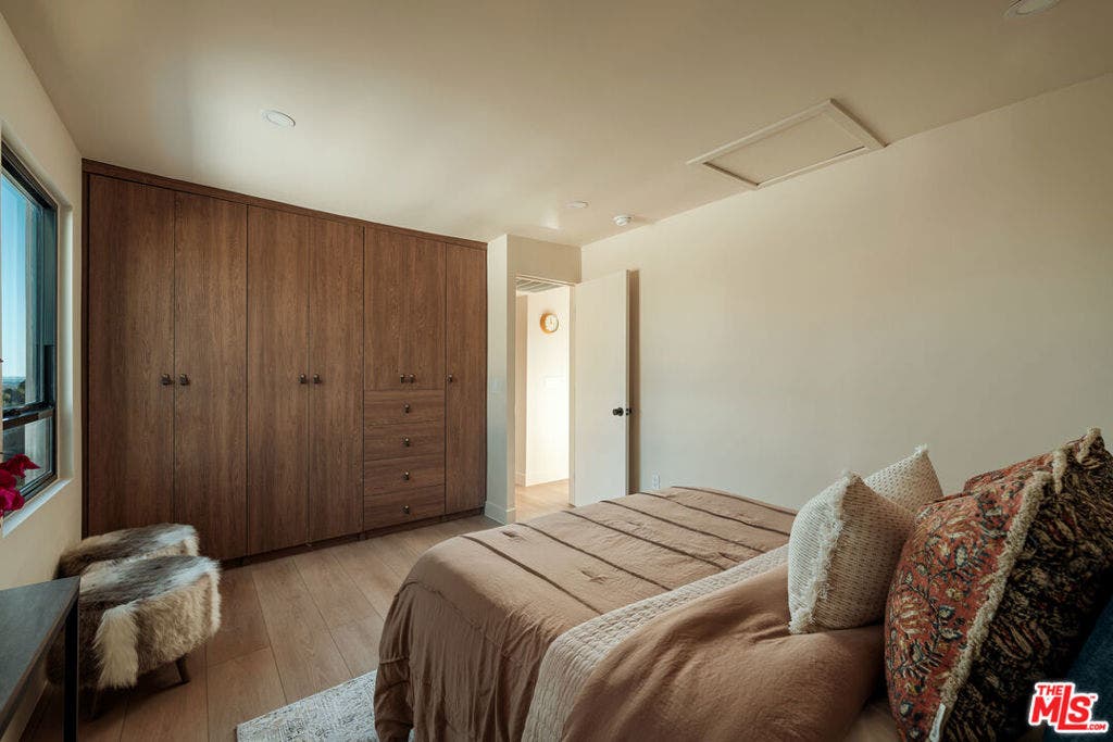579 Crane Boulevard, Los Angeles, CA 90065 579 Crane Boulevard, Los Angeles, CA 90065