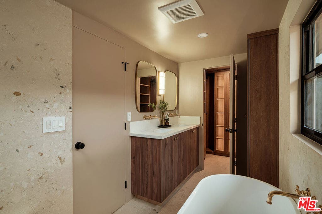 579 Crane Boulevard, Los Angeles, CA 90065 579 Crane Boulevard, Los Angeles, CA 90065