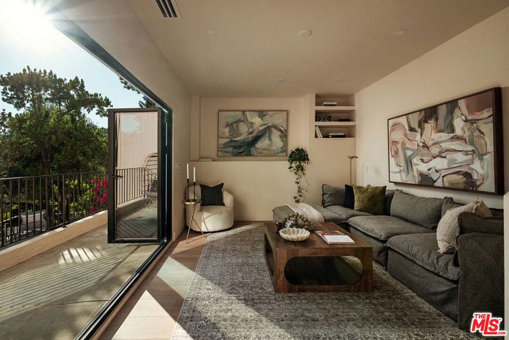 579 Crane Boulevard, Los Angeles, CA 90065 579 Crane Boulevard, Los Angeles, CA 90065