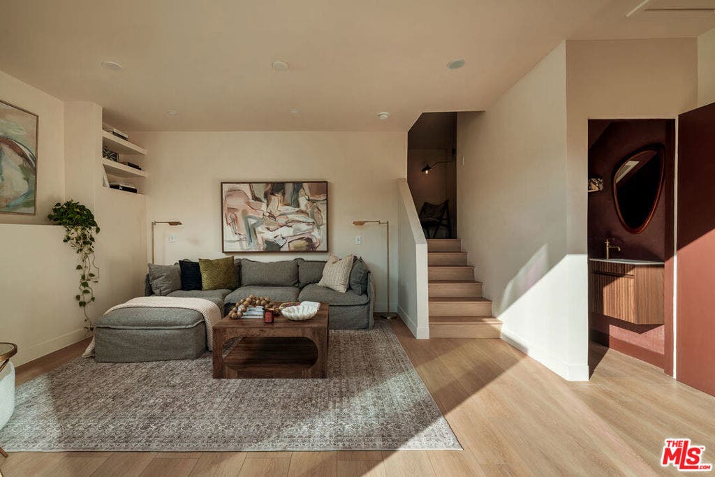 579 Crane Boulevard, Los Angeles, CA 90065 579 Crane Boulevard, Los Angeles, CA 90065