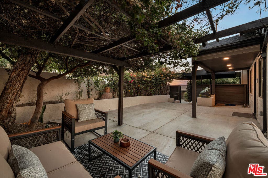579 Crane Boulevard, Los Angeles, CA 90065 579 Crane Boulevard, Los Angeles, CA 90065