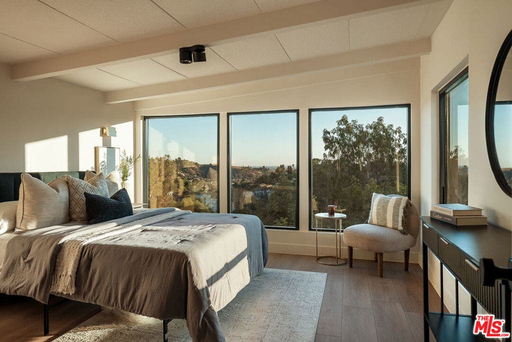 579 Crane Boulevard, Los Angeles, CA 90065 579 Crane Boulevard, Los Angeles, CA 90065