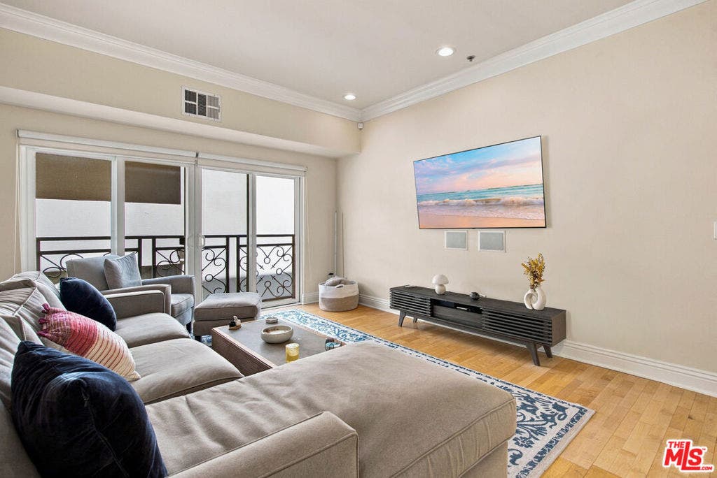 11840 Dorothy Street, #302, Los Angeles, CA 90049