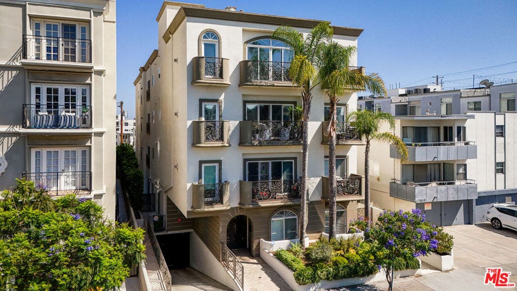 11840 Dorothy Street, #302, Los Angeles, CA 90049
