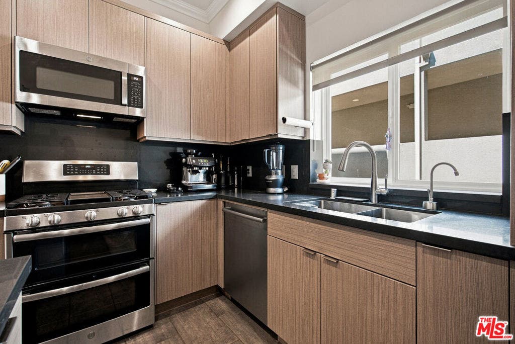 11840 Dorothy Street, #302, Los Angeles, CA 90049
