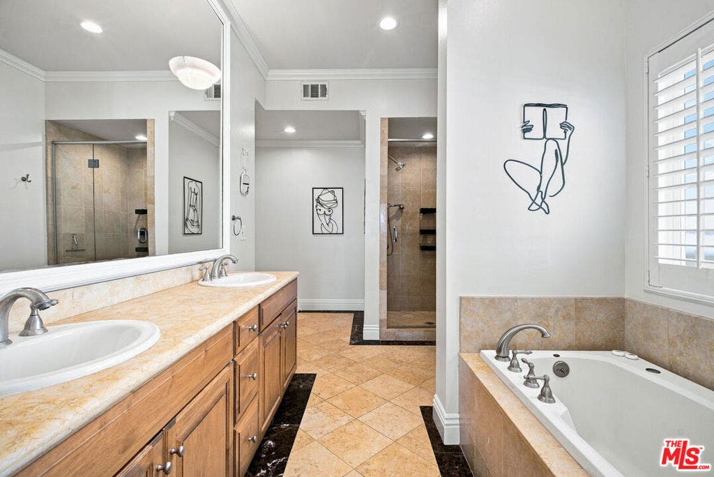 11840 Dorothy Street, #302, Los Angeles, CA 90049