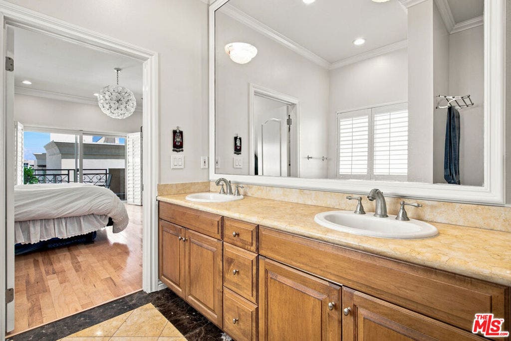 11840 Dorothy Street, #302, Los Angeles, CA 90049