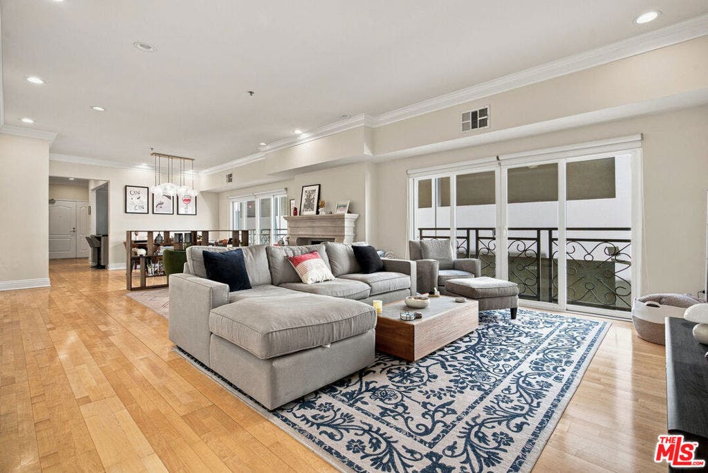 11840 Dorothy Street, #302, Los Angeles, CA 90049