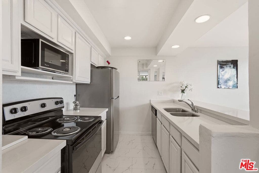 911 N Kings Road, #310, West Hollywood, CA 90069 911 N Kings Road, #310, West Hollywood, CA 90069