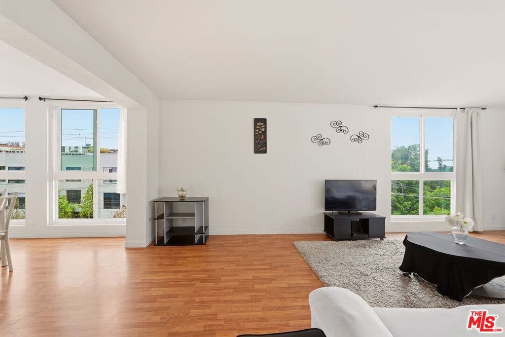 911 N Kings Road, #310, West Hollywood, CA 90069 911 N Kings Road, #310, West Hollywood, CA 90069