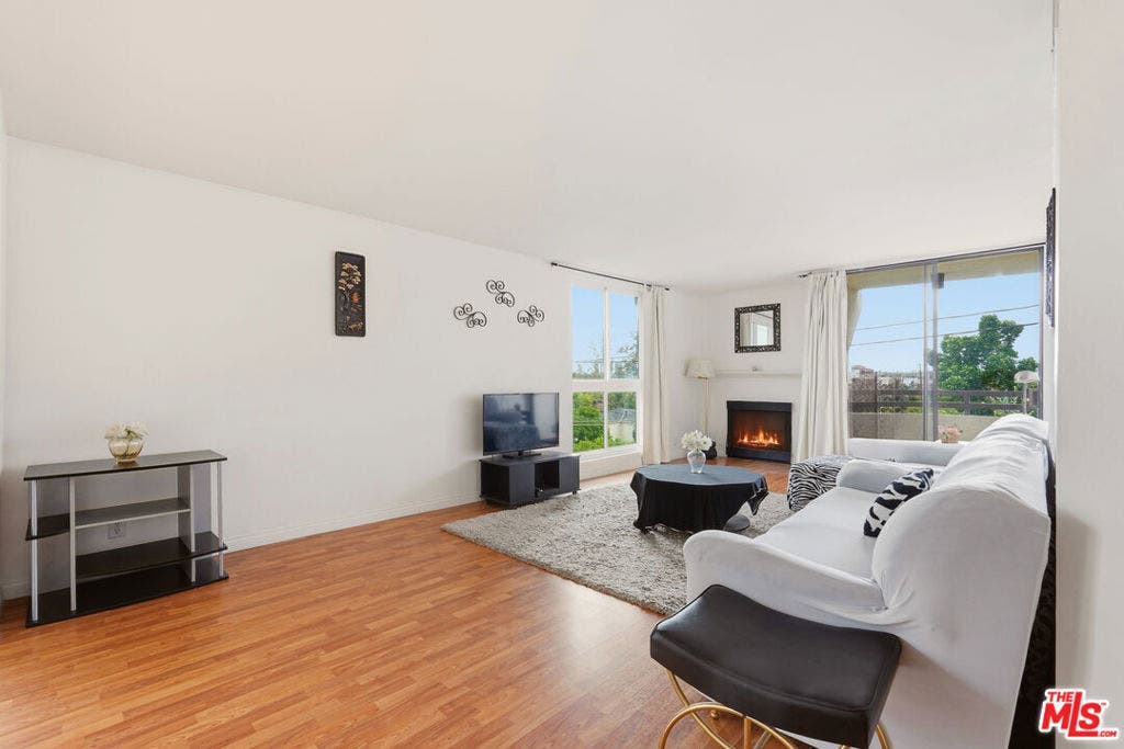 911 N Kings Road, #310, West Hollywood, CA 90069 911 N Kings Road, #310, West Hollywood, CA 90069