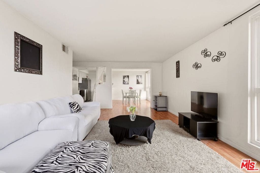 911 N Kings Road, #310, West Hollywood, CA 90069 911 N Kings Road, #310, West Hollywood, CA 90069