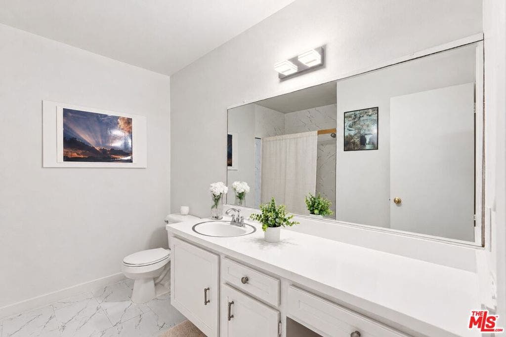 911 N Kings Road, #310, West Hollywood, CA 90069 911 N Kings Road, #310, West Hollywood, CA 90069
