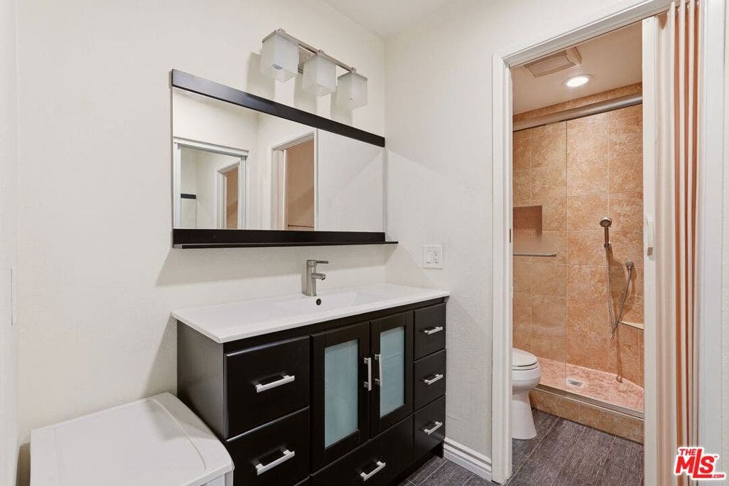 911 N Kings Road, #310, West Hollywood, CA 90069 911 N Kings Road, #310, West Hollywood, CA 90069