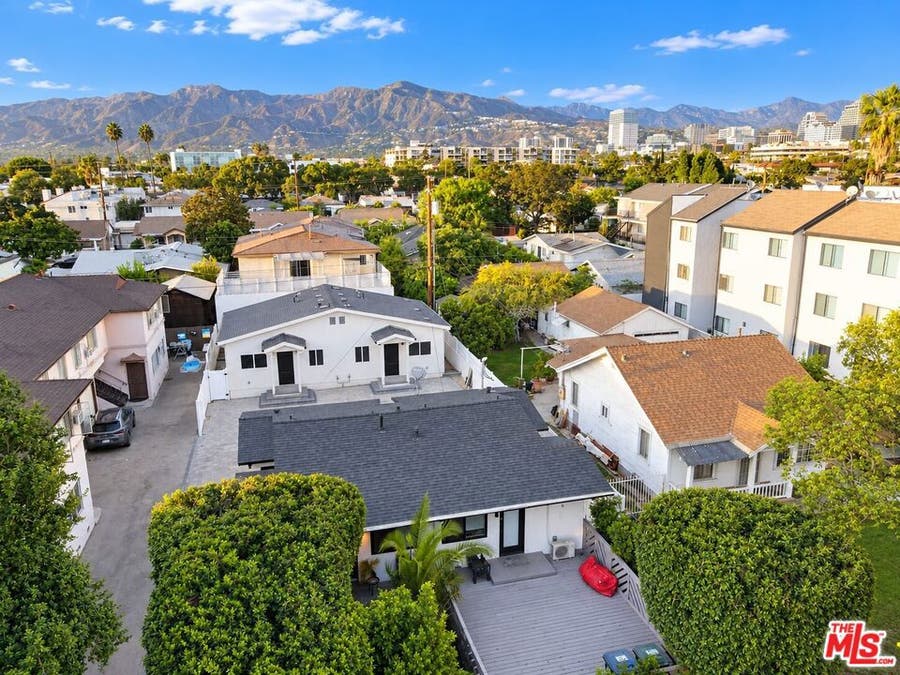 Property photo for 559 Oak Street, Glendale, CA